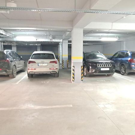 Аэропорт Кишинев 24&24アパートメント エクステリア 写真